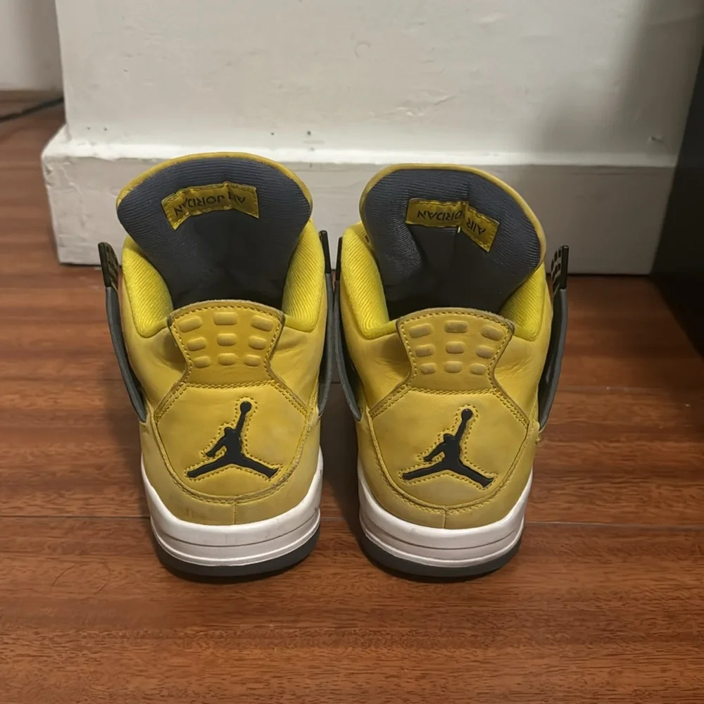 Jordan 4 Lightning